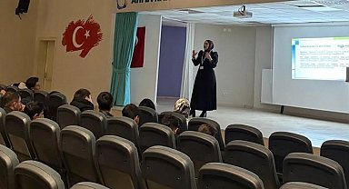 Bayburt'ta öğrenciler ruh sağlığı konusunda bilgilendirildi