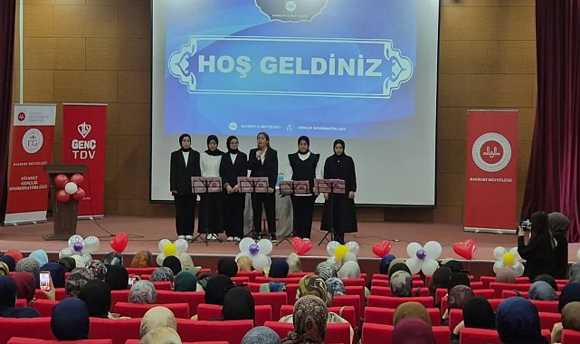 Bayburt'ta üniversite öğrencileri yıl sonu buluşmasında bir araya geldi