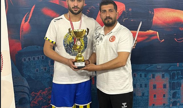 Bayburtlu boksör Toprak Salman Türkiye şampiyonu oldu