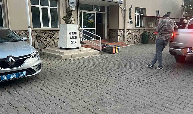 Bayındır'da yasa dışı horoz dövüşü operasyonu: 3 gözaltı