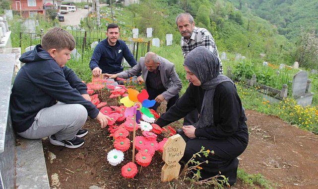 Bayram arefesinde mezar başında adalet istedi: "Asıl suçlular dışarıda"