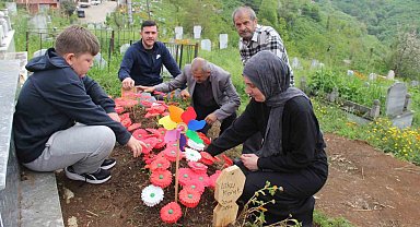 Bayram arefesinde mezar başında adalet istedi: "Asıl suçlular dışarıda"