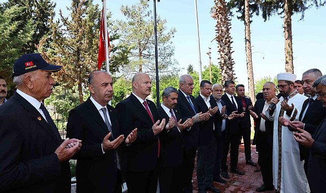 Bayram arifesinde şehitlik ziyaret edildi