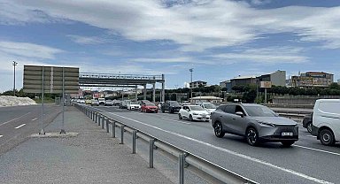 Bayram dönüşü Çamlıca Gişeleri'nde yer yer yoğunluk oluştu