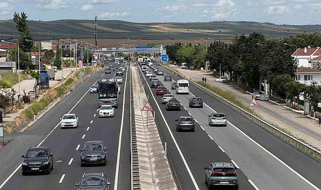 Bayram dönüşünde Tekirdağ-İstanbul yolunda yoğunluk