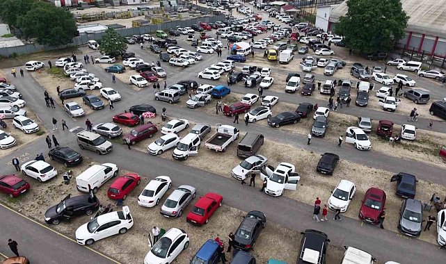 Bayram öncesi Bursa oto pazarında yoğunluk
