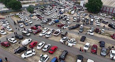 Bayram öncesi Bursa oto pazarında yoğunluk