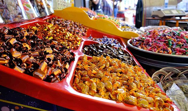 Bayram şekerleri tezgahlardaki yerini aldı