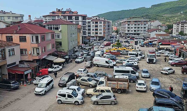 Bayram tatili için ilçeye akın ettiler, nüfus 10 kat arttı