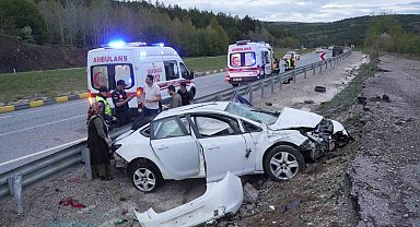 Bayram tatili yolunda kaza: Takla atan otomobildeki 4 kişi yaralandı