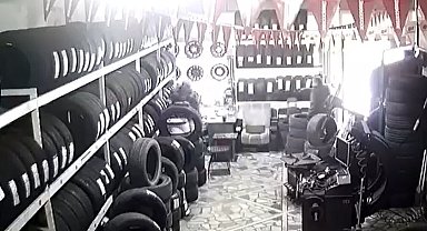 Bayrampaşa'da iş yerine düzenlenen silahlı saldırı kamerada