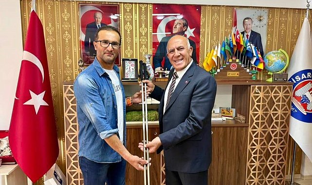 Belediye Başkanı Demirtaş, başarılı sporcu zabıta memurunu tebrik etti