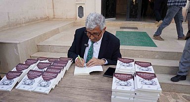 Belediye Başkanı Hallaç, ilk kitabı için imza günü düzenledi