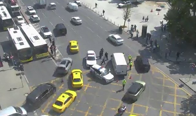 Beşiktaş'ta ticari aracın çarptığı polis ağır yaralandı