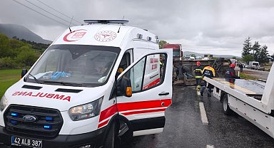 Beyşehir'de devrilen minibüsün sürücüsü yaralandı