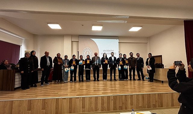 Bilecik'te Kur'an-ı Kerim okuma yarışmasında ödüller sahiplerini buldu