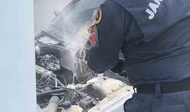 Bilecik'te park halindeki araç bir anda alev aldı