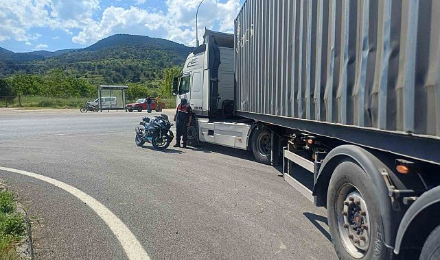Bilecik'te tır ile motosiklet çarpıştı: 1 yaralı