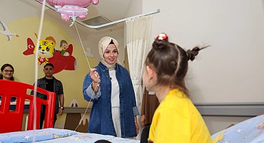 Bilecik'te Vali eşinden minik yüreklere moral ziyareti