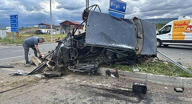 Bingöl'de hayvan yüklü kamyon otomobillere çaptı: 1'i ağır 2 yaralı