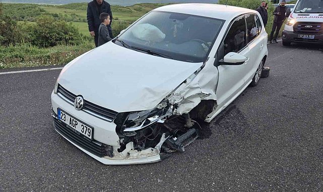 Bingöl'de iki araç çarpıştı: 9 yaralı