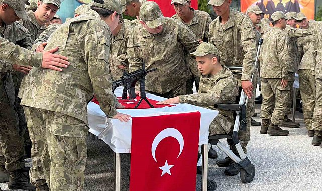 Bir günlüğüne asker olmanın gururunu yaşadılar