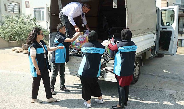 Bodrum'da çocuklara bayram öncesi oyuncak dağıtıldı