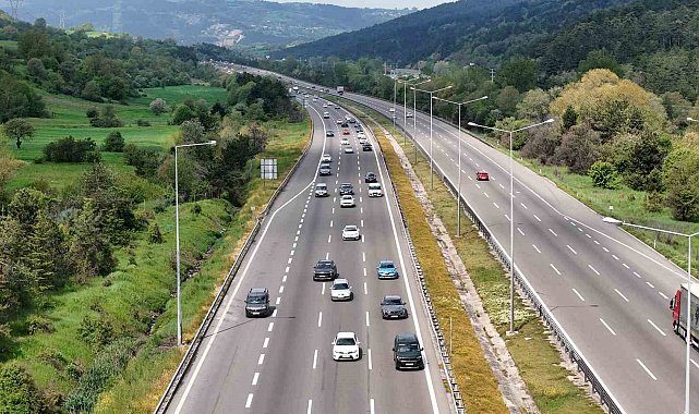 Bolu geçişinde bayram tatilinin ilk günü trafik yoğunluğu