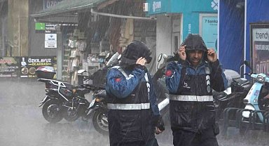 Bolu'da kuvvetli sağanak hayatı olumsuz etkiledi