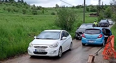 Bolu'da tatilciler köy yollarında yoğunluğa sebep oldu