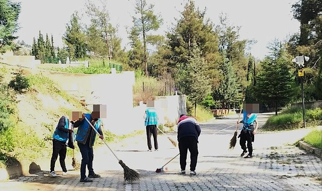 Boyabat'ta yükümlüler mezarlıkları bayrama hazırladı