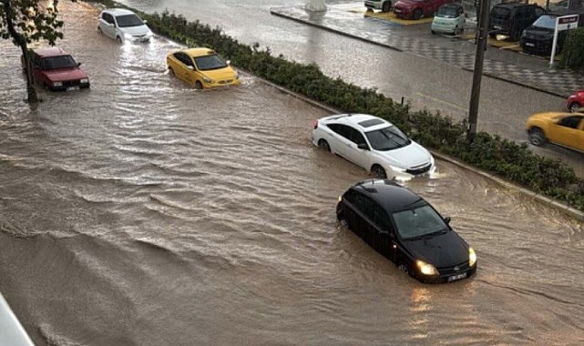 Bozüyük'te sağanak yağış hayatı olumsuz etkiledi