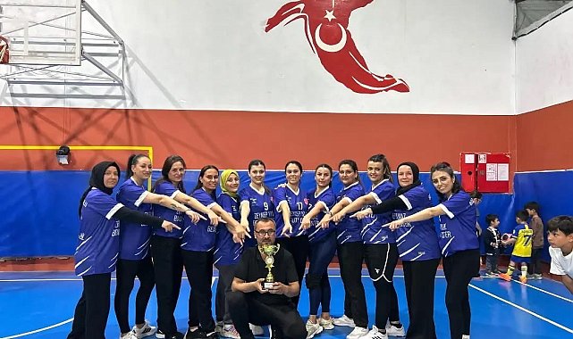 Bozyazı'da "Evimin Sultanları Anneler Günü Voleybol Turnuvası" tamamlandı