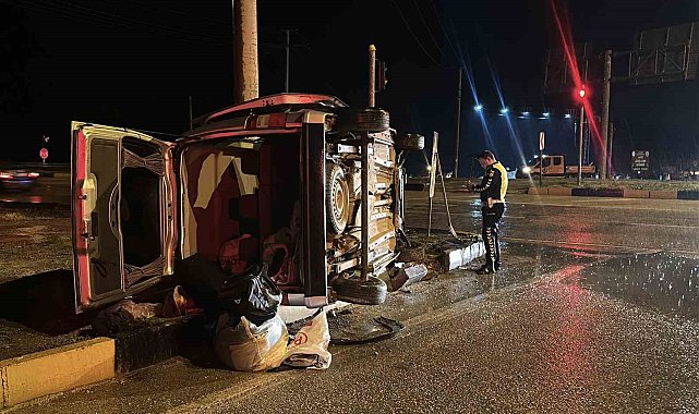 Burdur'da otomobil ile hafif ticari araç çarpıştı: 1 ölü, 5 yaralı