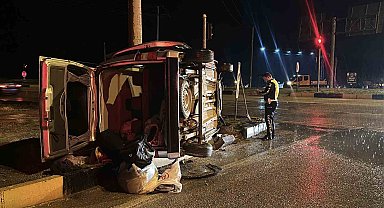Burdur'da otomobil ile hafif ticari araç çarpıştı: 1 ölü, 5 yaralı