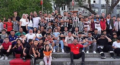 Burhaniye Belediyespor, 25 maçın tamamını kazanarak şampiyon oldu