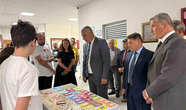 Burhaniye'de TÜBİTAK 4006-A Bilim Fuarı düzenlendi