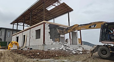 Bursa Nilüfer'de iki kaçak yapı yıkıldı