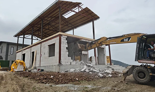Bursa Nilüfer'de iki kaçak yapı yıkıldı