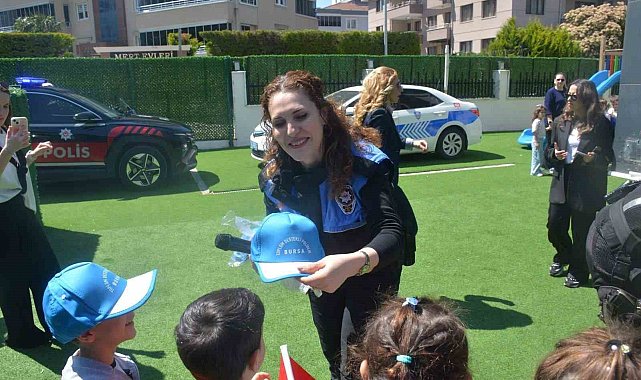 Bursa polisinden miniklere anlamlı ziyaret