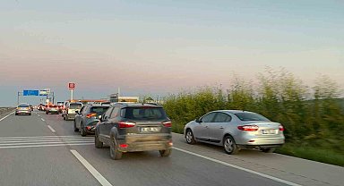 Bursa'da kurban kesim alanlarında kilometrelerce araç kuyruğu oluştu