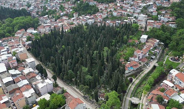 Bursa'da mezarlıklar bayrama hazır