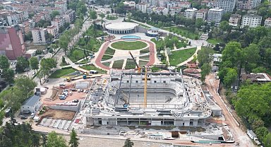 Bursa'da Atatürk Spor Salonu hızla yükseliyor... Tarihi salonda çatı işlemleri başladı