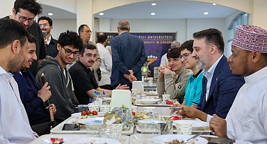 Bursa'da Başkan Vekili Biba, bayram sofrasında öğrencilerle buluştu