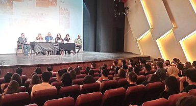 Bursa'da gençler tiyatro sanatçılarıyla buluştu