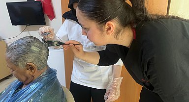 Bursa'da meslek lisesi öğrencilerinde huzurevinde anlamlı dokunuş