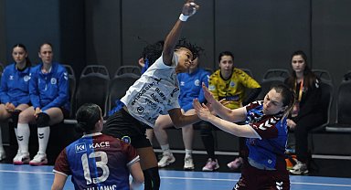 Bursalı kadın hentbolcular şampiyonluğa koşuyor