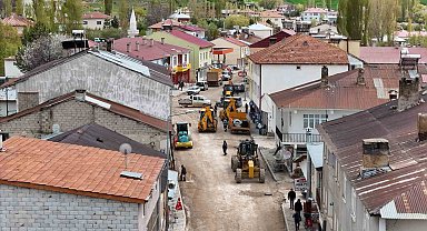 Büyükşehir'den Sarız'daki 1,3 kilometrelik ana arterde yol yapım ve sıcak asfalt çalışması