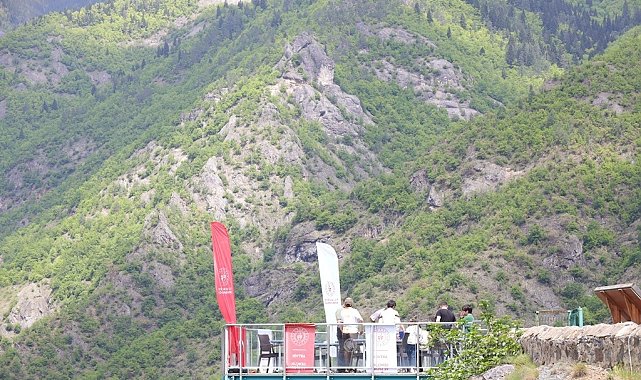 Cam terasta satranç heyecanı