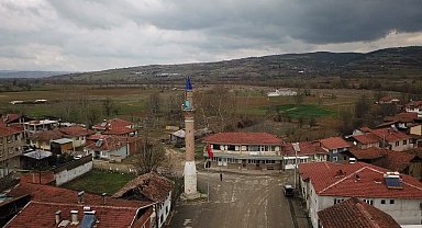 Camisiz minare köyün sembolü oldu